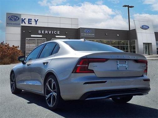 2024 Volvo S60 B5 Core Dark Theme