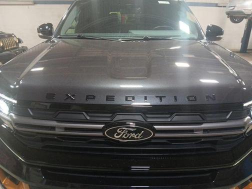 Dark Matter Gray Metallic 2026 Ford Expedition Tremor