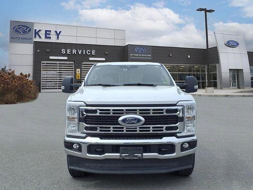 Oxford White 2025 Ford F-250 XLT