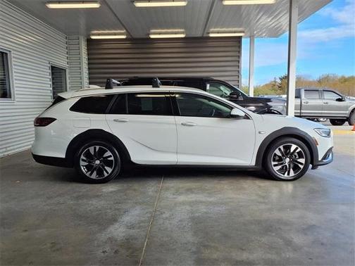 2019 Buick Regal TourX Essence