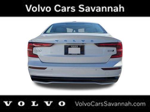 Crystal White Pearl 2025 Volvo S60 B5 Core