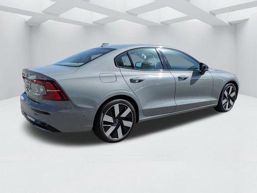 2024 Volvo S60 Recharge Plug-In Hybrid T8 Ultimate Dark Theme