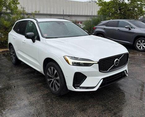 Crystal White Metallic 2023 Volvo XC60 B5 Plus Dark Theme