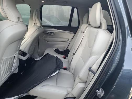 2024 Volvo XC90 B5 Core Bright Theme