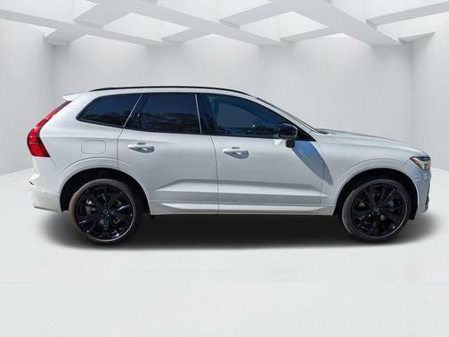 Crystal White 2026 Volvo XC60 Plug-In Hybrid T8 Ultra Black Edition