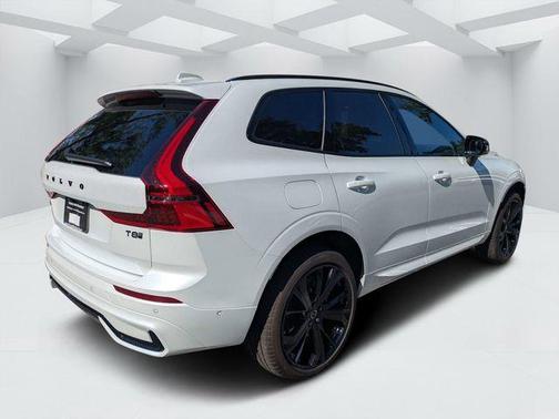 Crystal White 2026 Volvo XC60 Plug-In Hybrid T8 Ultra Black Edition
