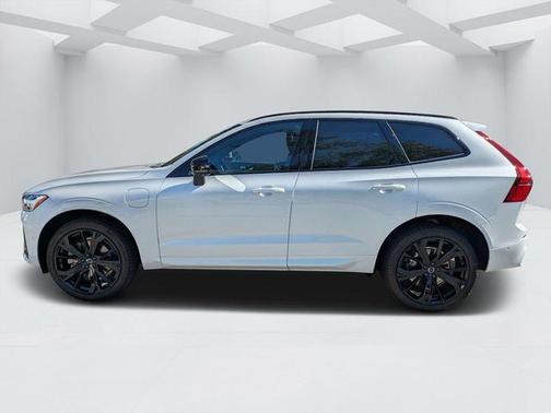 Crystal White 2026 Volvo XC60 Plug-In Hybrid T8 Ultra Black Edition