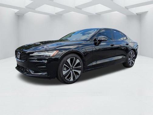 Blackstone 2022 Volvo S60 B5 Momentum