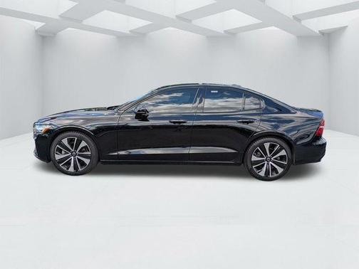 Blackstone 2022 Volvo S60 B5 Momentum