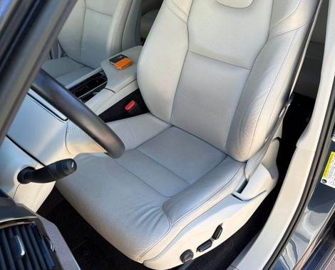 2023 Volvo XC90 B5 Plus