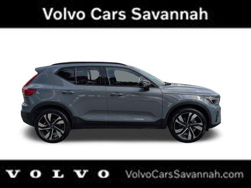 2023 Volvo XC40 B5 Plus Dark Theme
