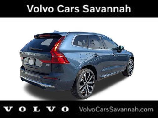 2023 Volvo XC60 B5 Ultimate Bright Theme
