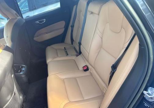 2023 Volvo XC60 B5 Ultimate Bright Theme