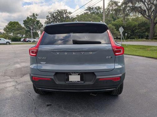 Thunder Gray Metallic 2023 Volvo XC40 B5 Plus Dark Theme