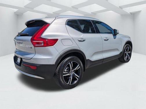 Silver 2025 Volvo XC40 B5 Core Bright Theme