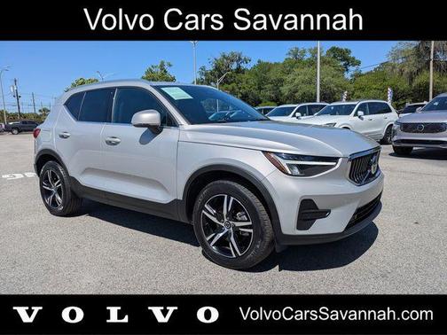 Silver 2025 Volvo XC40 B5 Core Bright Theme