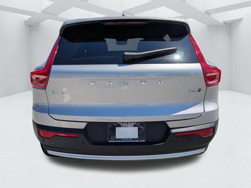 Silver 2025 Volvo XC40 B5 Core Bright Theme