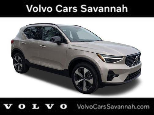 2023 Volvo XC40 B5 Ultimate Dark Theme