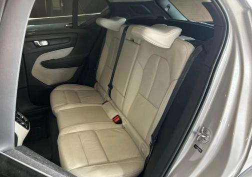 2023 Volvo XC40 B5 Ultimate Dark Theme