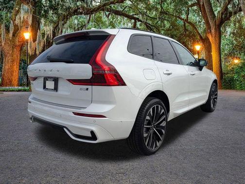 2026 Volvo XC60 B5 Ultra