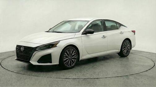 Pearl White 2025 Nissan Altima SV