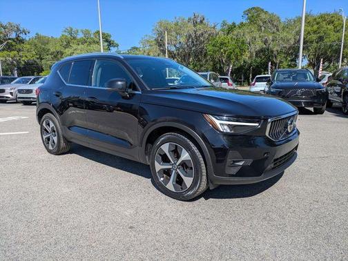 Onyx Black Metallic 2023 Volvo XC40 B5 Plus Bright Theme