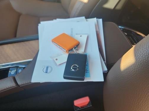 2023 Volvo XC90 B5 Plus