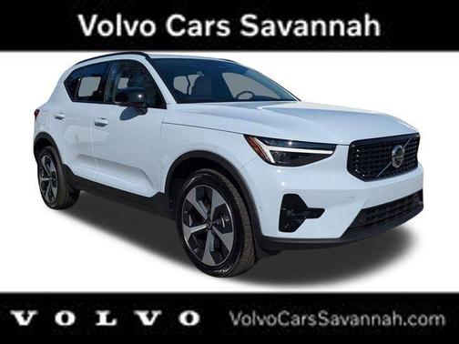 Cloud 9 White 2026 Volvo XC40 B5 Plus