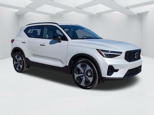 Crystal White 2026 Volvo XC40 B5 Plus