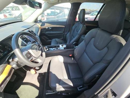 2024 Volvo XC90 B5 Plus Bright Theme