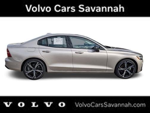 2024 Volvo S60 B5 Plus Dark Theme