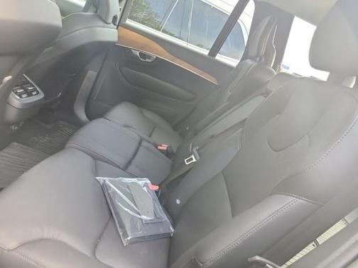 2023 Volvo XC90 B5 Plus