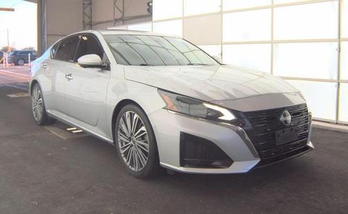 Brilliant Silver Metallic 2023 Nissan Altima 2.5 SL