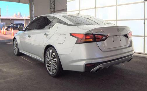 Brilliant Silver Metallic 2023 Nissan Altima 2.5 SL