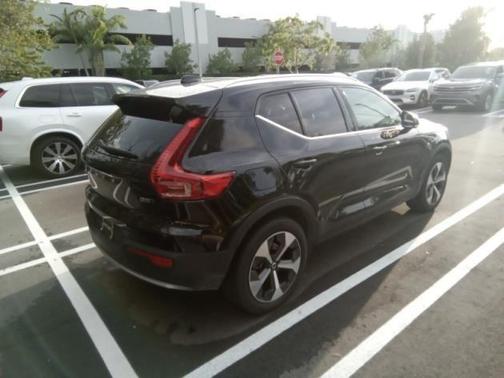 2024 Volvo XC40 B5 Plus Bright Theme