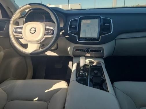 2023 Volvo XC90 B5 Plus