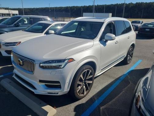 2023 Volvo XC90 B5 Plus