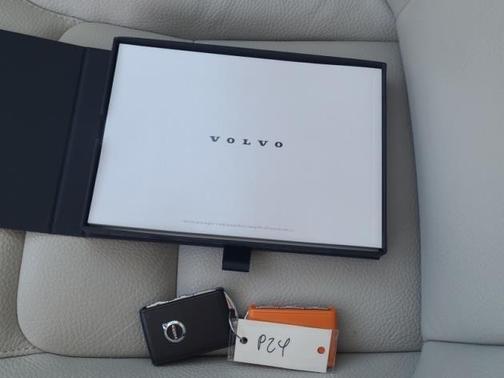 2023 Volvo XC90 B5 Plus