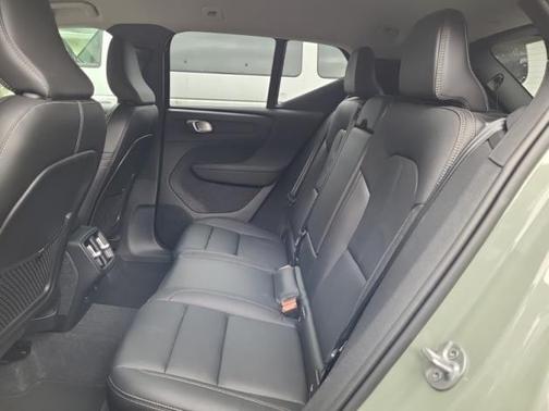 2024 Volvo XC40 B5 Core