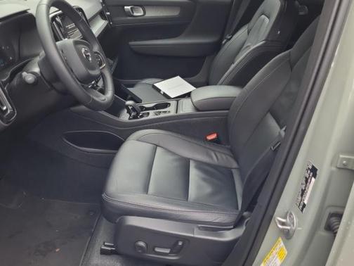 2024 Volvo XC40 B5 Core