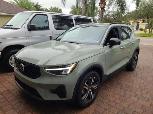2024 Volvo XC40 B5 Core