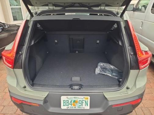 2024 Volvo XC40 B5 Core