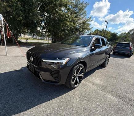 Platinum Gray Metallic 2025 Volvo XC60 Plug-In Hybrid T8 Ultra