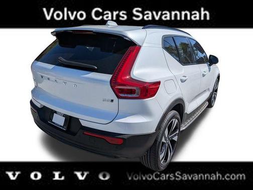 Crystal White 2023 Volvo XC40 B5 Plus Dark Theme