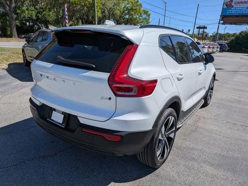 2023 Volvo XC40 B5 Plus Dark Theme