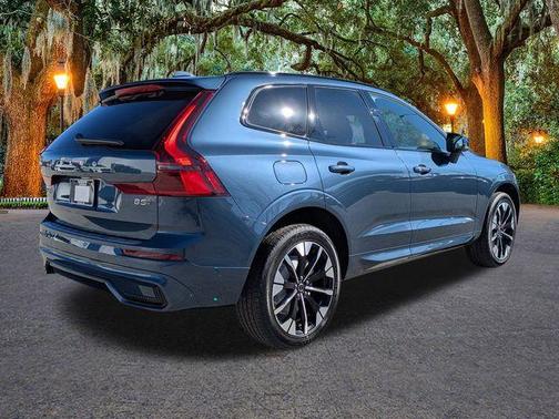 2026 Volvo XC60 B5 Plus
