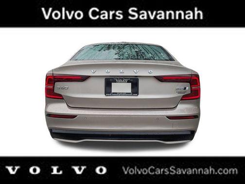 2023 Volvo S60 B5 Plus Dark Theme