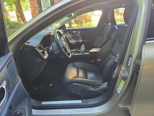 2023 Volvo S60 B5 Plus Dark Theme