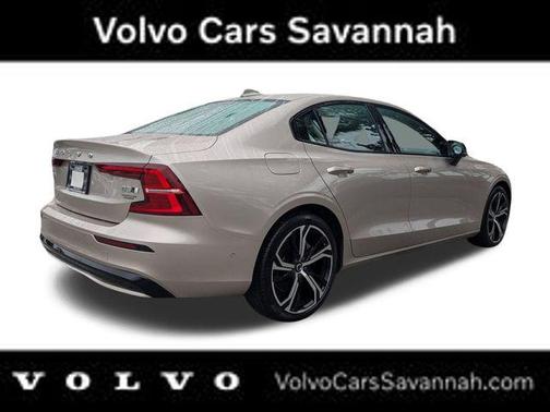 2023 Volvo S60 B5 Plus Dark Theme