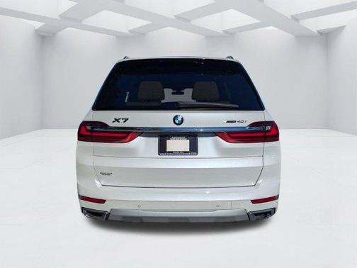 Mineral White Metallic 2021 BMW X7 xDrive40i